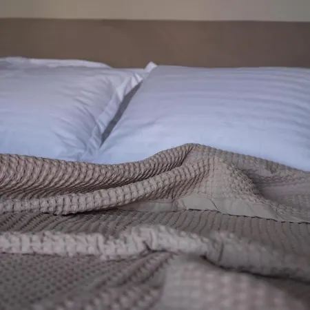 Arty Loft With Sea & Views Apartament