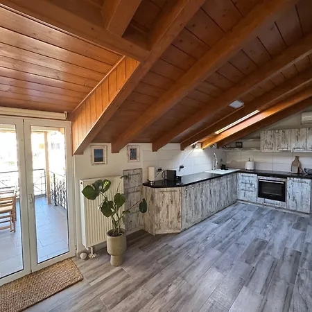 Arty Loft With Sea & Views Apartament