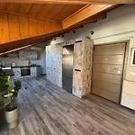 公寓 Arty Loft With Sea & Views