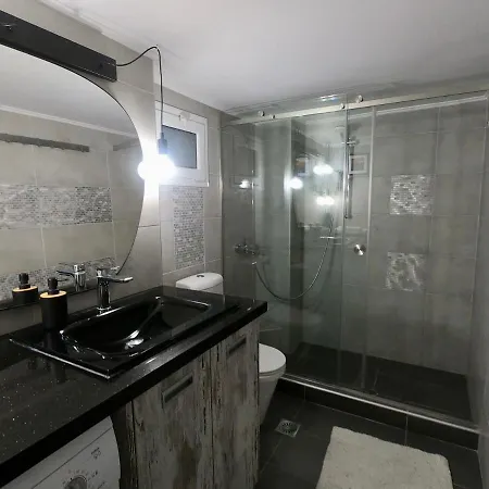 Arty Loft With Sea & Views Appartement *