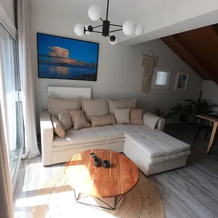 Arty Loft With Sea & Views Apartment