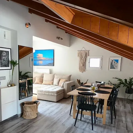 Arty Loft With Sea & Views Apartment *
