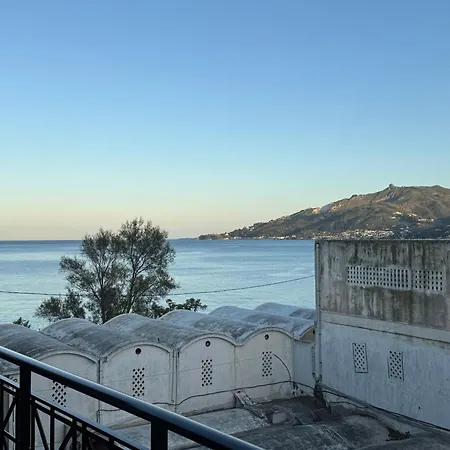 公寓 Arty Loft With Sea & Views 扎金索斯镇