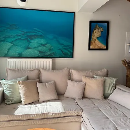 Arty Loft With Sea & Views 扎金索斯镇