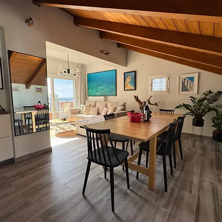 Arty Loft With Sea & Views * 扎金索斯镇