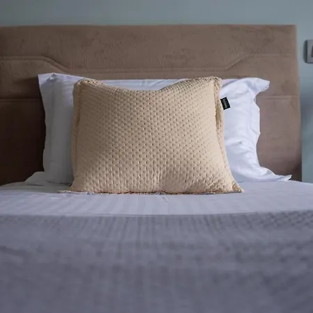 Arty Loft With Sea & Views