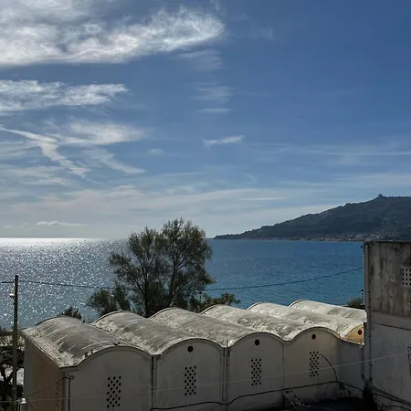Arty Loft With Sea & Views