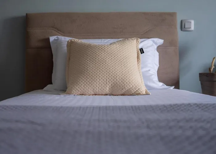 Arty Loft With Sea & Views