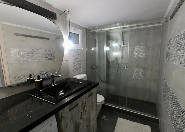 Arty Loft With Sea & Views Apartment *