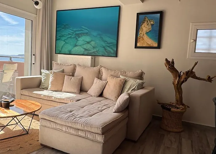 Arty Loft With Sea & Views