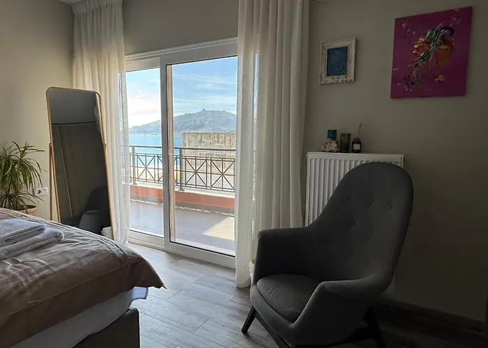 Arty Loft With Sea & Views Apartment *